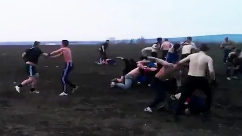 Охинцев предупредили о бойцовском клубе подростков в городском парке