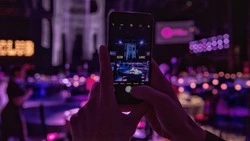 Мужчина ответит перед судом за кражу смартфона в баре Южно-Сахалинска