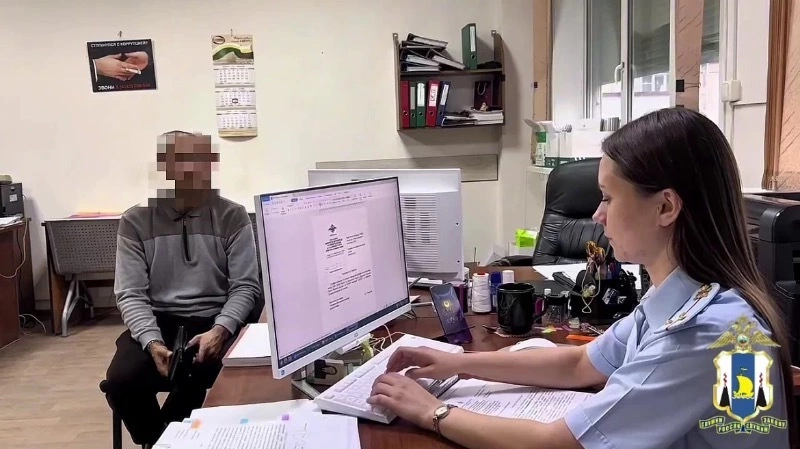 На Сахалине таксист-нелегал по ошибке заехал на служебную парковку и выдал себя