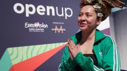 «Вы — мое вдохновение». Певица Манижа поговорила о русских женщинах на «Евровидении»