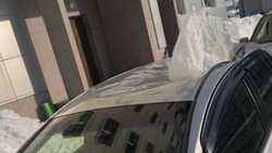 Мэрия: глыба льда оставила вмятину на крыше иномарки сахалинца не по вине УК