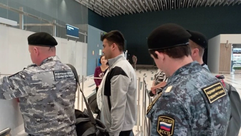 В начале июля приставы Сахалина депортировали 9 мигрантов-нарушителей