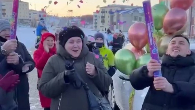 Женщина из Томари выиграла в лотерею автомобиль Toyota Corolla Filder  