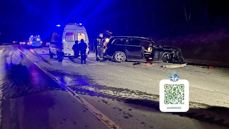 Пять человек пострадали в ДТП с Mercedes GL 500 на трассе до Корсакова