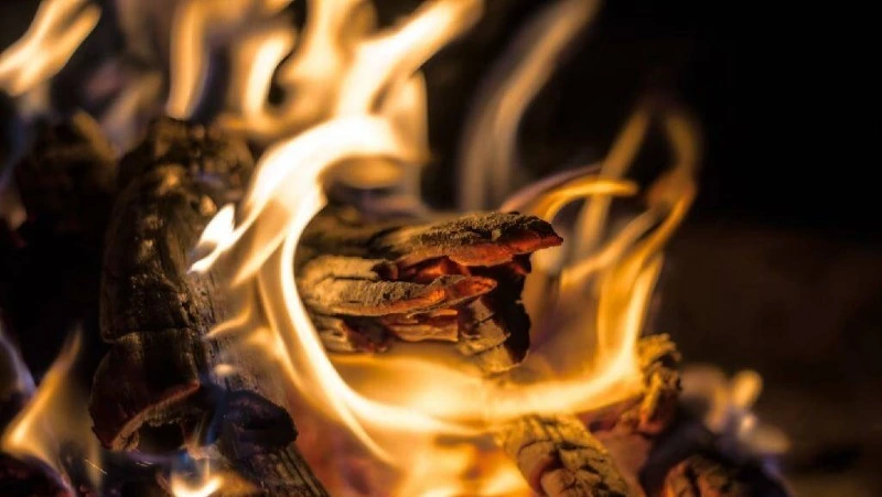  Пожарные потушили горящий торф в Поронайском районе вечером 18 июля