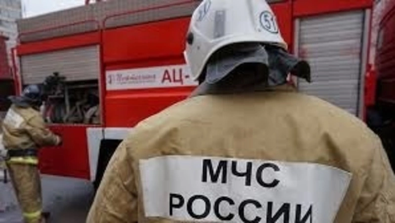 Сотрудники МЧС потушили баню в Макарове вечером 3 декабря