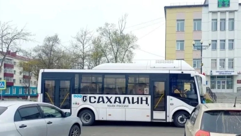 В Поронайском районе на маршруты вышли восемь новых газовых автобусов