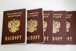 Сахалинские школьники получили паспорта из рук губернатора