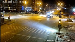 Кадры ночного ДТП на крупном перекрестке в Южно-Сахалинске опубликовали в соцсетях