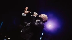 Киноконцерт певца с Сахалина Ярослава Сумишевского появился в онлайн-кинотеатре