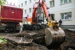 В Корсакове началось долгожданное благоустройство двора