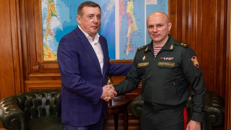 Губернатор Лимаренко встретился с главой Росгвардии Восточного округа Решетниковым