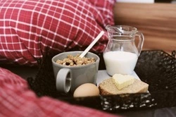 Молочные продукты подешевели на Сахалине перед Новым годом. Обзор цен