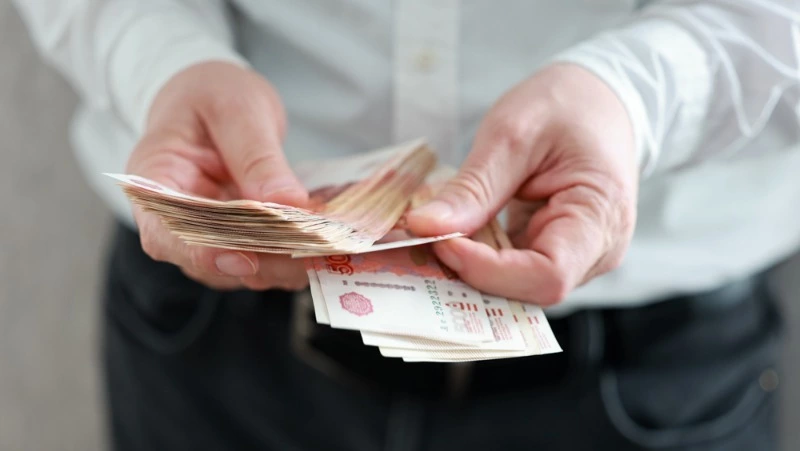 Прокуратура Поронайска вернула пострадавшему от мошенников мужчине 850 тысяч рублей