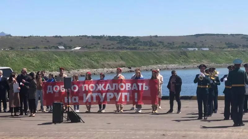 «Был сильный ветер». Теплоход «Адмирал Невельской» подошел к Итурупу