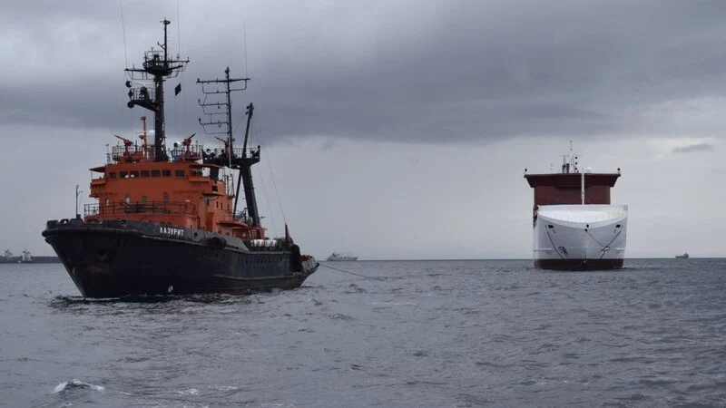 В шторм угодил новый паром, который ждут на Сахалине