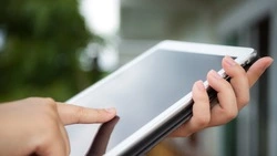 Житель Холмска забрал себе забытый в маршрутке планшет и теперь пойдет под суд