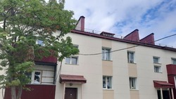 Власти Долинского района убрали опасный кабель от балкона в Стародубском