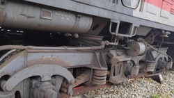 Следователи начали проверку после схода локомотива на Сахалине