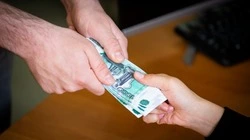 Прокурор помог жительнице Томаринского района получить пенсию