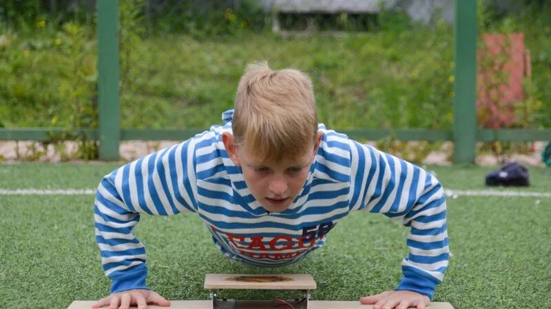 Школьники Южно-Сахалинска на каникулах покоряют ГТО