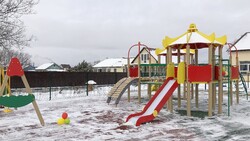 В анивском селе Песчанское открыли новую детскую площадку
