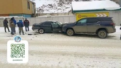 Водитель пострадал в результате лобового столкновения в Холмском районе  