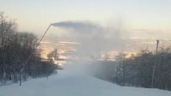 Искусственное оснежение возобновили на трассах «Горного воздуха» на Сахалине
