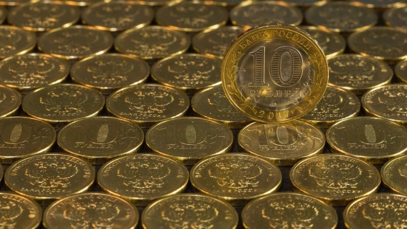 Медианная зарплата в России выросла по итогам года