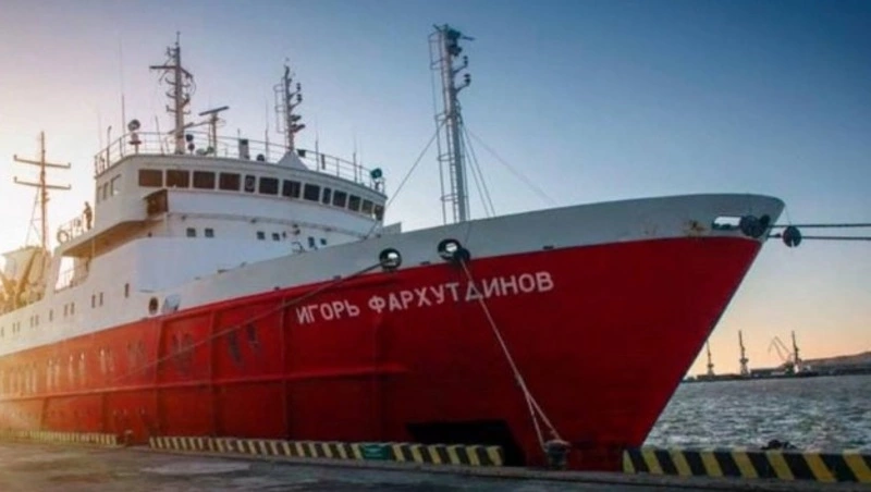 Недоплывший до Курильска теплоход  «Игорь Фархутдинов» вернется в порт Корсакова 