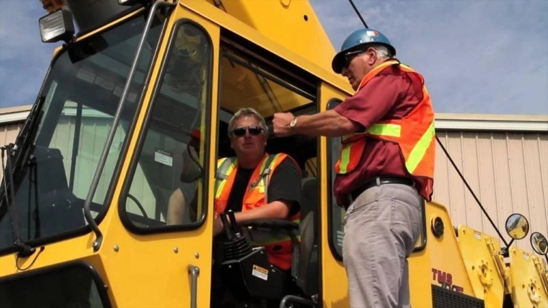 Чернышенко: два миллиона специалистов рабочих профессий подготовят в России в рамках новой программы