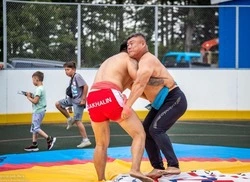 Сахалинские силачи сошлись в схватке по корейской национальной борьбе ссирым