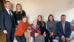 Жительницу Южно-Сахалинска поздравили со 100-летним юбилеем