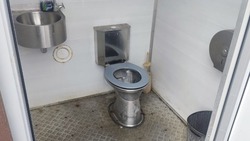 Туалет во Взморье привели в порядок по поручению губернатора