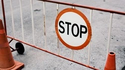 Участок улицы Бумажной в Южно-Сахалинске перекрыли для движения транспорта