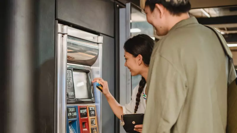 Островитяне смогут снять наличные с «Единой карты сахалинца»