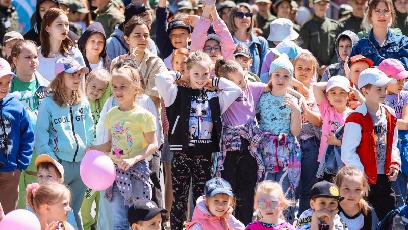 Школьники Южно-Сахалинска получили путевки в лето