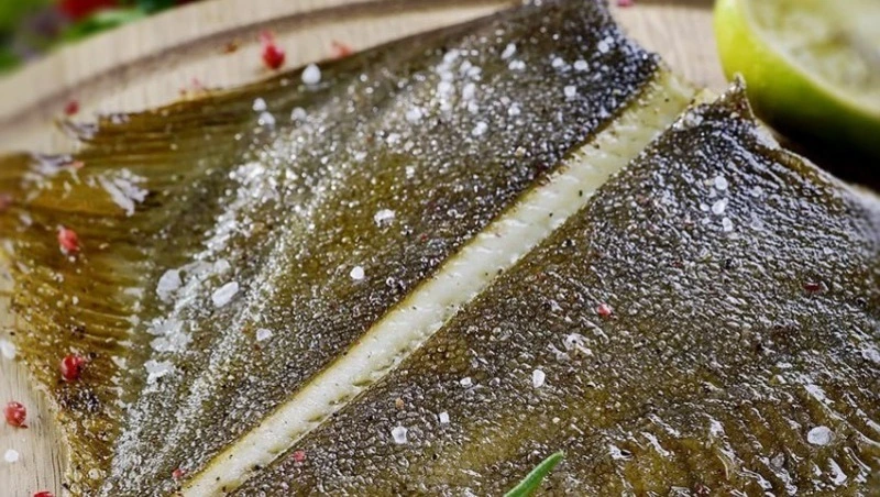 Свежую рыбу по 100 рублей за килограмм привезли на продажу в Южно-Сахалинск 22 апреля