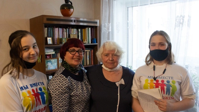 Корсаковская молодежь навестила бывшую жительницу блокадного Ленинграда
