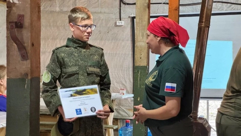 Школьник из Холмска выиграл в конкурсе идей по празднованию Дня Государственного флага России