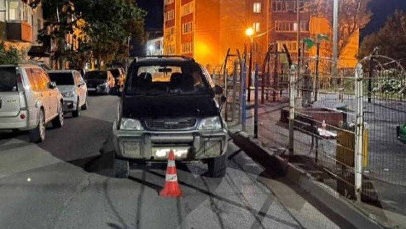 Водитель Daihatsu Terios сбил ребенка на улице Матросова в Холмске