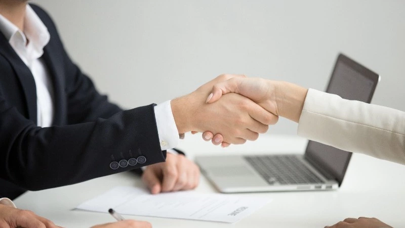 Зарплату от 100 тысяч рублей предложили 32% работодателей Дальнего Востока