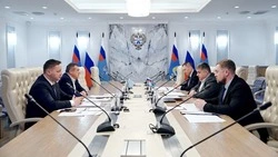 Валерий Лимаренко обсудил с руководителем Росавтодора развитие дорожной системы Сахалина и Курил