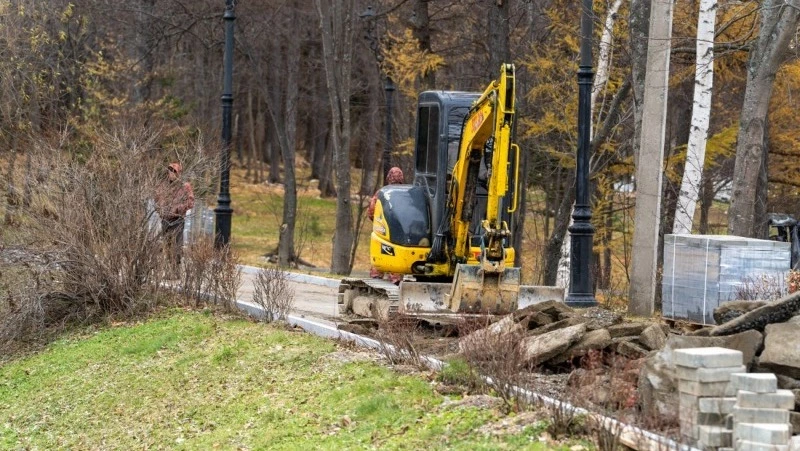 Сергей Надсадин проверил благоустройство площади Славы