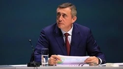 «Получаю удовольствие от общения»: Лимаренко встретился с жителями Долинского района