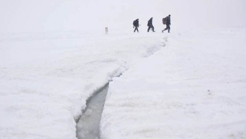 Сахалинцев предупреждают о неустойчивом льде в заливе Мордвинова