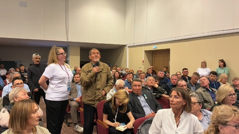 Транспортная доступность и медицина: жители Северо-Курильска задали волнующие их вопросы губернатору