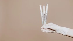 Эндокринолог рассказала, кому нужна подготовка перед вакцинацией