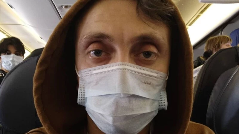 На игру КВН перед пустым залом в Южно-Сахалинск прилетел Денис Дорохов