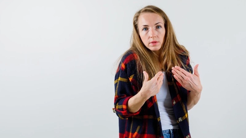 Сосед обвинил жительницу Корсакова в неадекватном поведении и громогласной брани на чердаке 